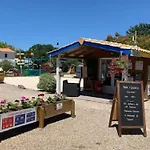 Mobil-home Avec Terrasse Pour 4 Personnes - Api-1-52-213 مكان تخييم فيندايز - مونتاليفت