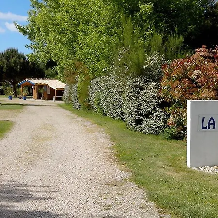 Mobil-home Avec Terrasse Pour 4 Personnes - Api-1-52-213 * Vendays-Montalivet